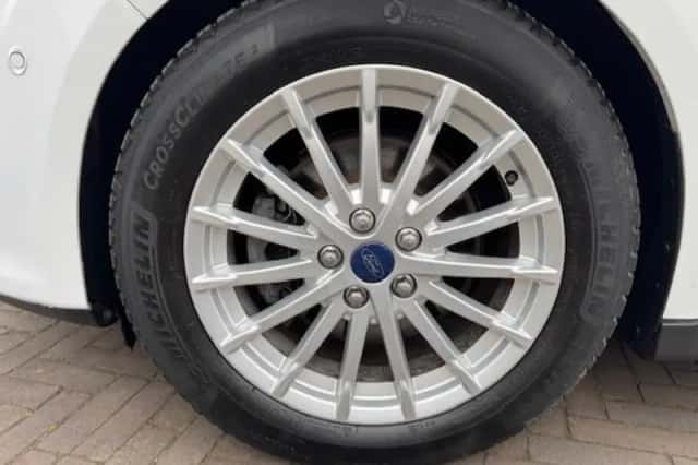 Ford C-Max (2015) thumbnail 30