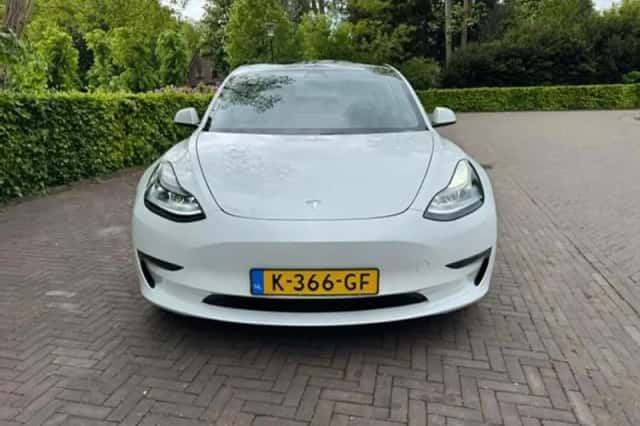 Tesla Model 3 (2020) thumbnail 2