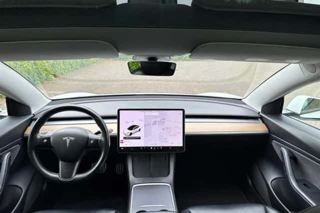 Tesla Model 3 (2020) thumbnail 9