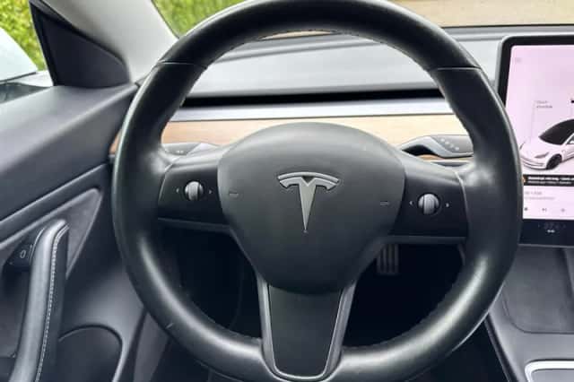 Tesla Model 3 (2020) thumbnail 10