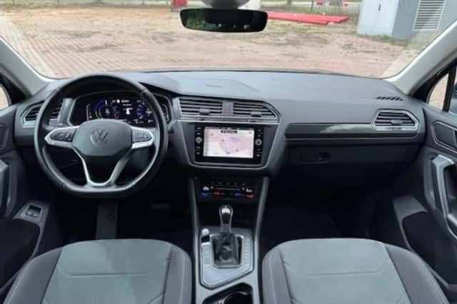Volkswagen Tiguan (2021) thumbnail 10