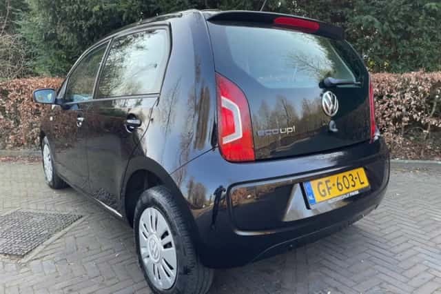 Volkswagen Up! (2015) thumbnail 4