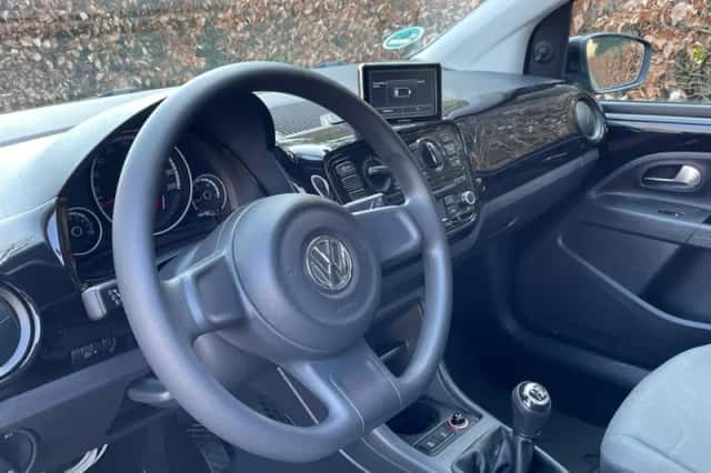 Volkswagen Up! (2015) thumbnail 5