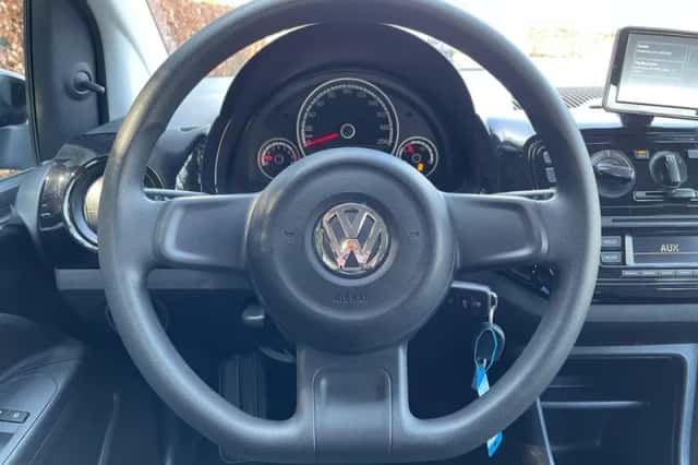 Volkswagen Up! (2015) thumbnail 7