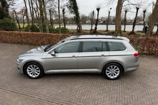 Volkswagen Passat (2015) thumbnail 3