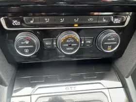Volkswagen Passat (2015) thumbnail 30