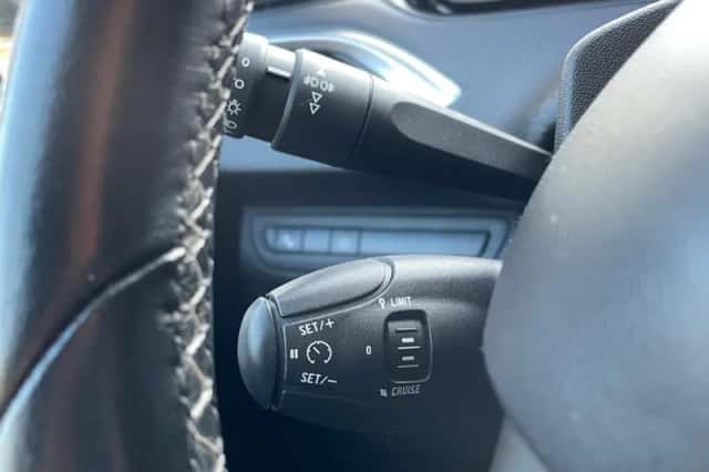Peugeot 2008 (2016) thumbnail 11