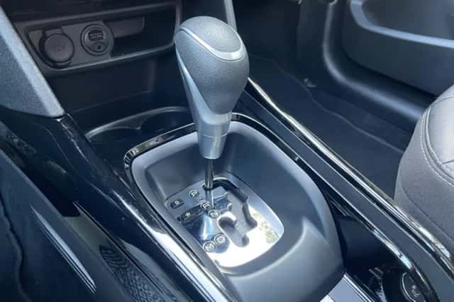 Peugeot 2008 (2016) thumbnail 12