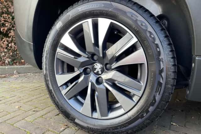Peugeot 2008 (2016) thumbnail 6