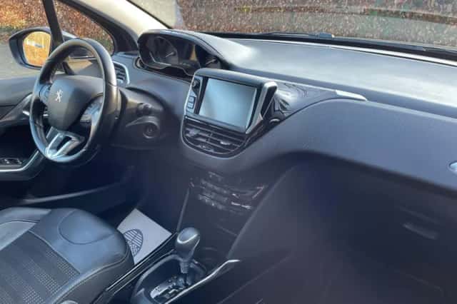 Peugeot 2008 (2016) thumbnail 8