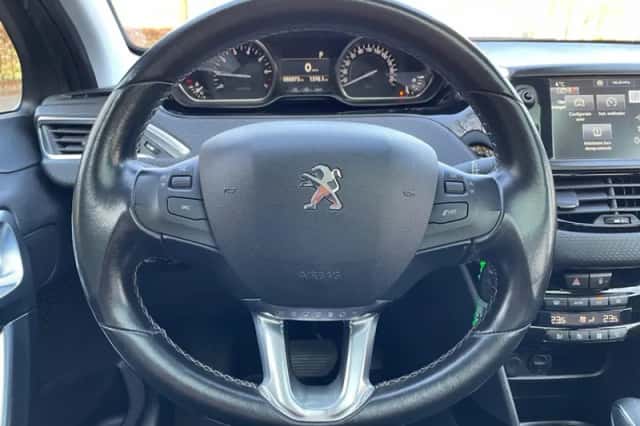 Peugeot 2008 (2016) thumbnail 9