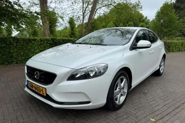 Volvo V40 (2015) thumbnail 1