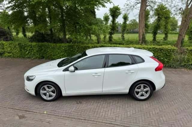 Volvo V40 (2015) thumbnail 3