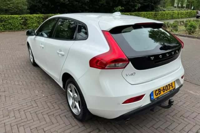Volvo V40 (2015) thumbnail 4