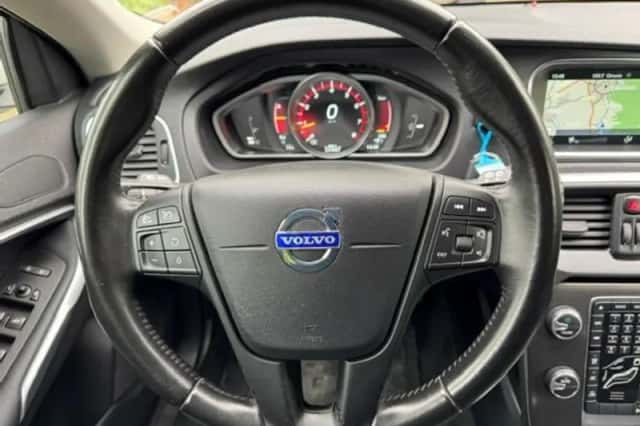 Volvo V40 (2015) thumbnail 9
