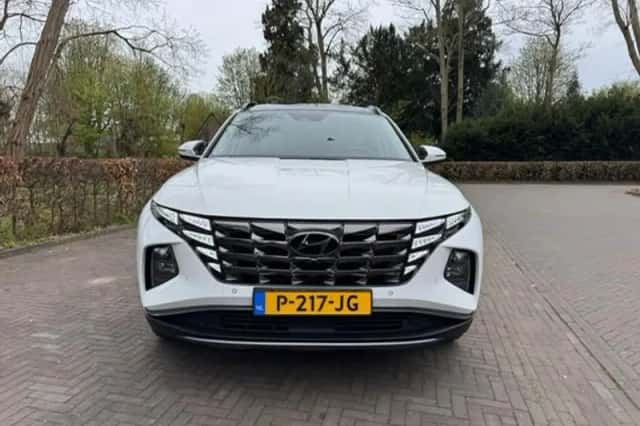 Hyundai Tucson (2022) thumbnail 2