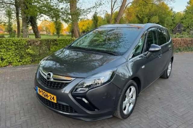 Opel Zafira (2012) thumbnail 1