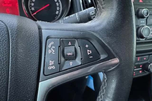 Opel Zafira (2012) thumbnail 11