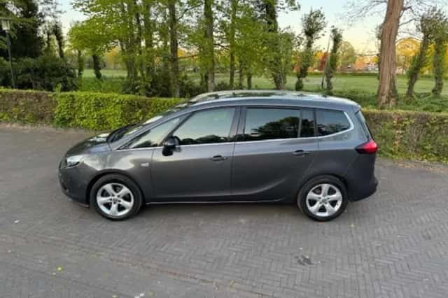 Opel Zafira (2012) thumbnail 3