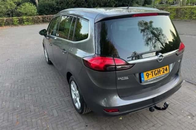 Opel Zafira (2012) thumbnail 4