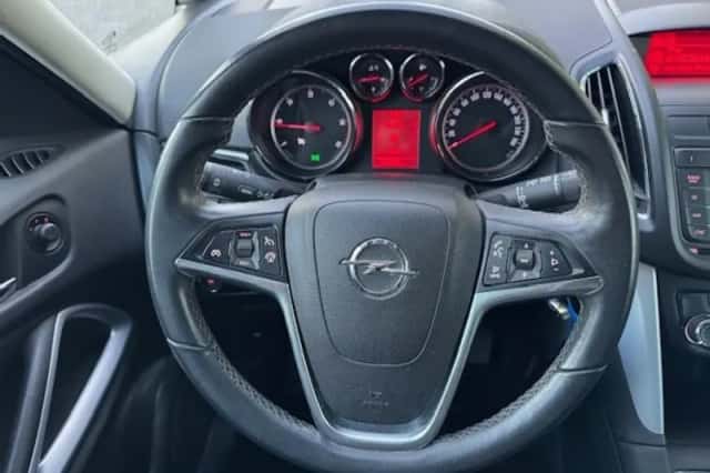 Opel Zafira (2012) thumbnail 10