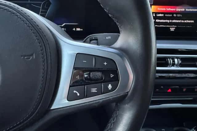 BMW i4 (2022) thumbnail 11