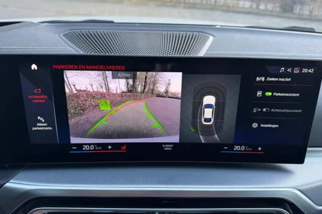 BMW i4 (2022) thumbnail 16