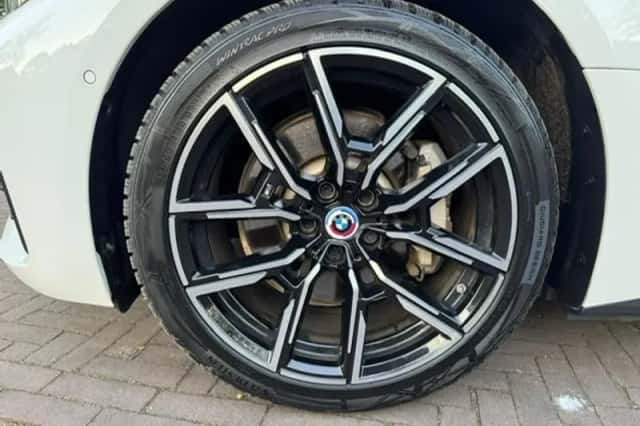 BMW i4 (2022) thumbnail 31