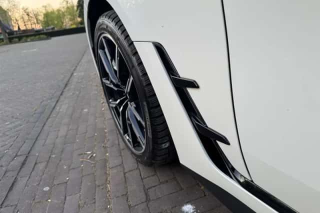 BMW i4 (2022) thumbnail 32