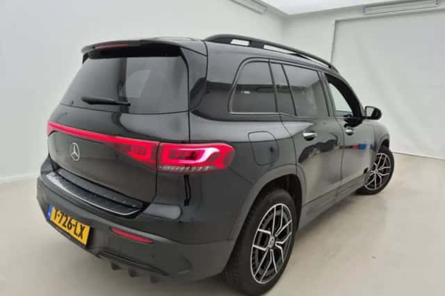 Mercedes-Benz EQB (2023) thumbnail 2