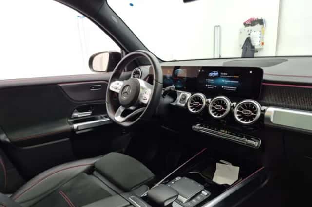 Mercedes-Benz EQB (2023) thumbnail 3
