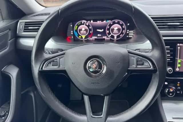 Škoda Superb (2020) thumbnail 9