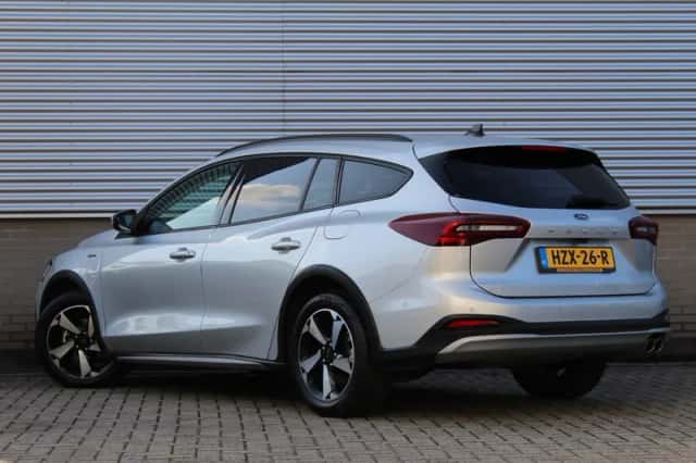 Ford Focus (2024) thumbnail 3
