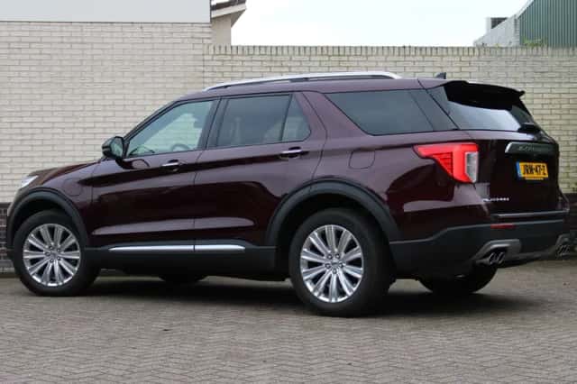Ford Explorer (2024) thumbnail 3