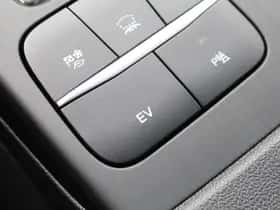 Ford Kuga (2024) thumbnail 32