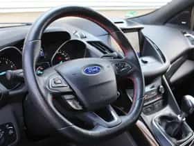 Ford Kuga (2019) thumbnail 4