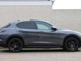 Alfa Romeo Stelvio (2023) thumbnail 2