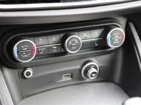 Alfa Romeo Stelvio (2023) thumbnail 14