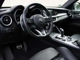 Alfa Romeo Stelvio (2023) thumbnail 4