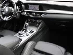 Alfa Romeo Stelvio (2023) thumbnail 6