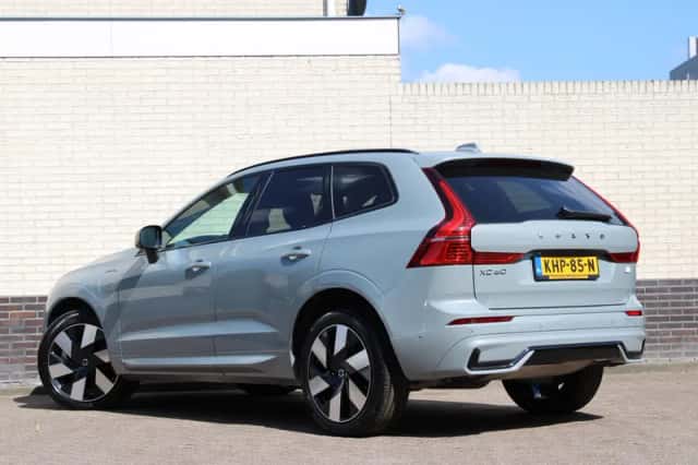 Volvo XC60 (2024) thumbnail 3