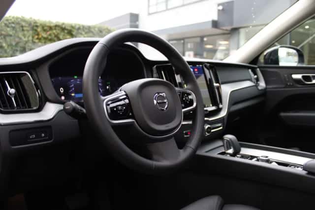 Volvo XC60 (2024) thumbnail 4