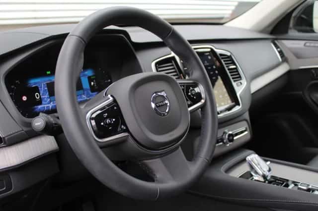 Volvo XC90 (2025) thumbnail 4