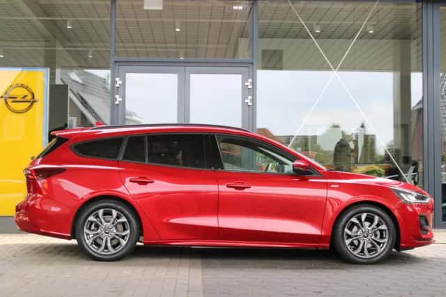 Ford Focus (2023) thumbnail 2