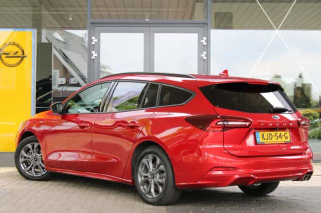 Ford Focus (2023) thumbnail 3
