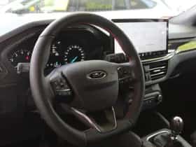 Ford Focus (2023) thumbnail 4