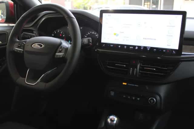 Ford Focus (2023) thumbnail 6