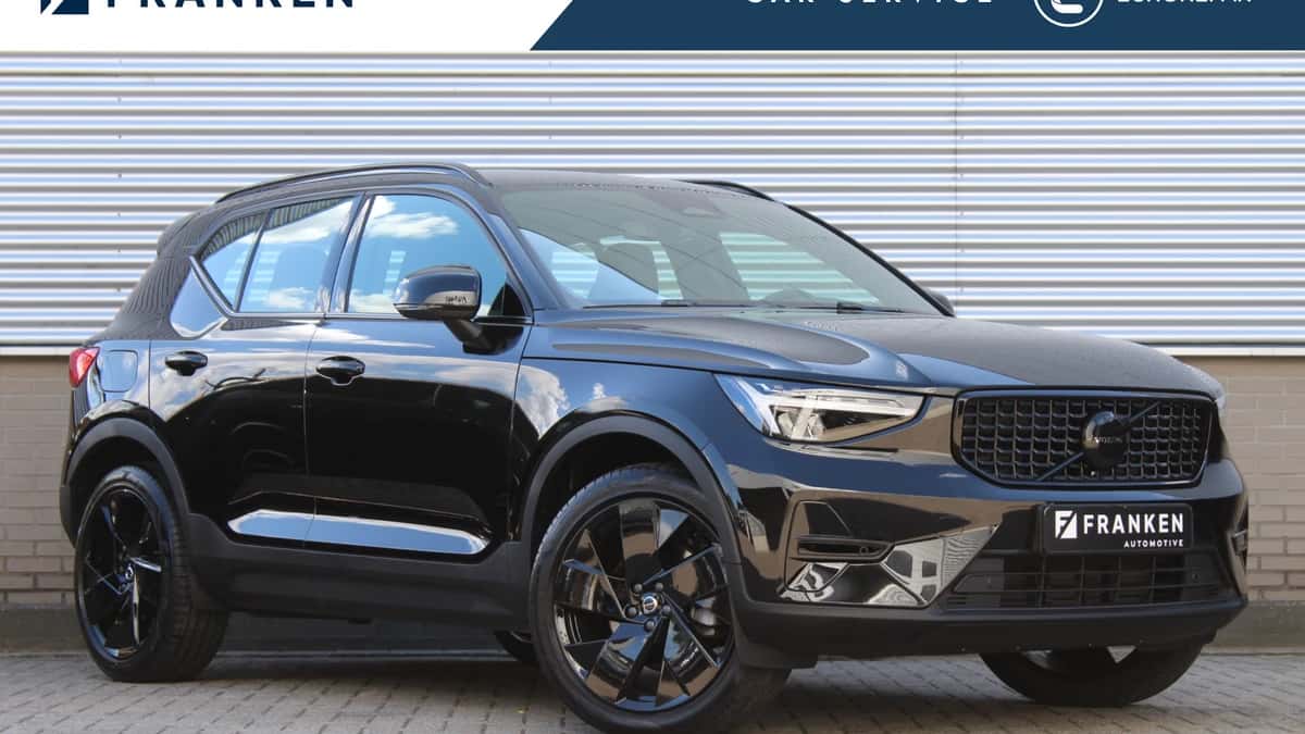 Volvo XC40 (2025) — foto 1