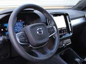 Volvo XC40 (2025) thumbnail 4