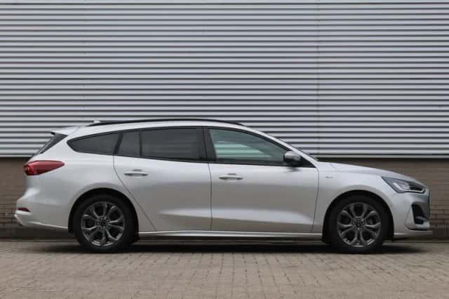 Ford Focus (2023) thumbnail 2